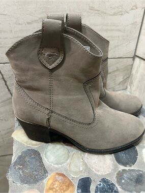 Rocket Dog Taupe Suede Ankle Booties